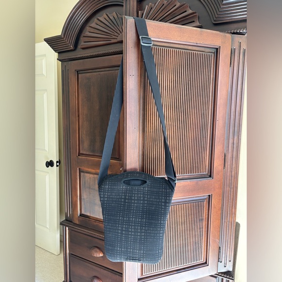 BUILT Messenger Air Black Neoprene Crossbody iPad Computer Bag - Picture 6 of 13